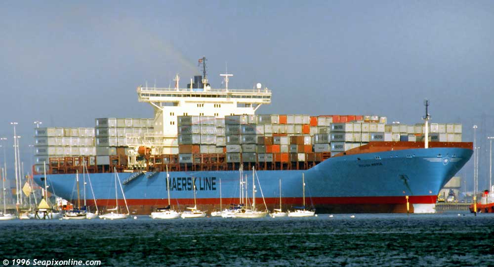 Regina Maersk, Maersk Kure 9085522 ID 697